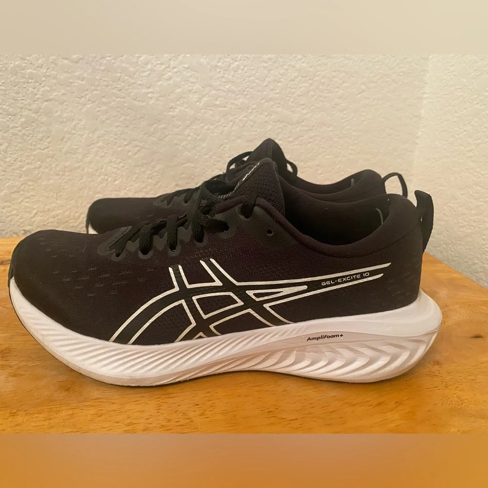 ASICS Black and White Woman’s Road Running Shoes
